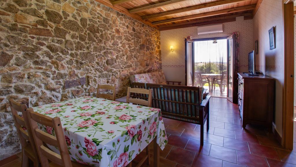 Apartamentos El Jardin Del Poeta Guijo de Granadilla Екстер'єр фото